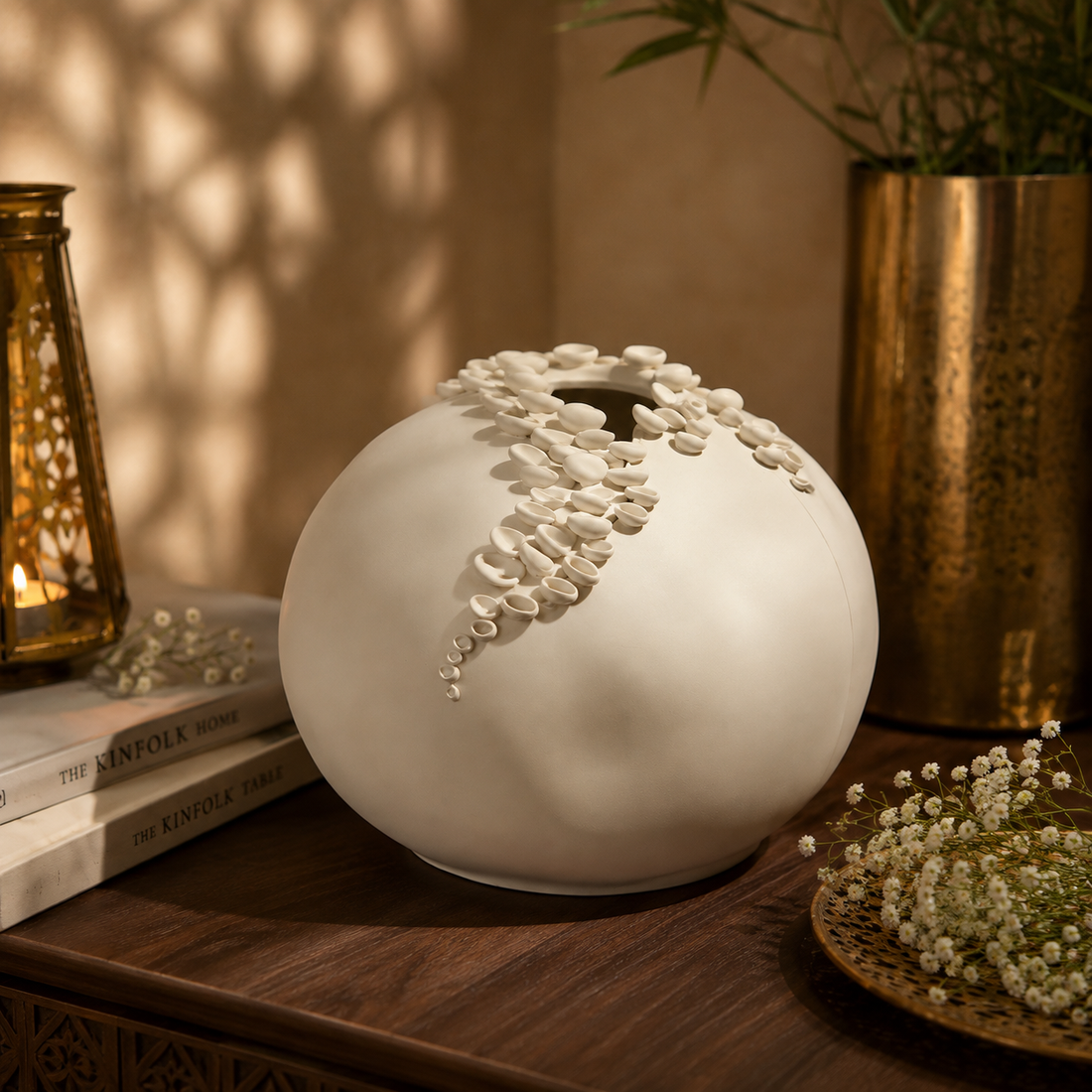 White Petals - Vase in Ceramic