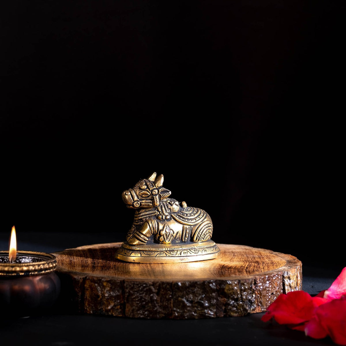 Nandi Sitting Oval Base - Small in Brass